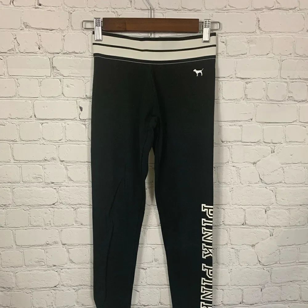 Pinkย Victoriaโs Secret Criss Cross leggings sizeโXSโblack